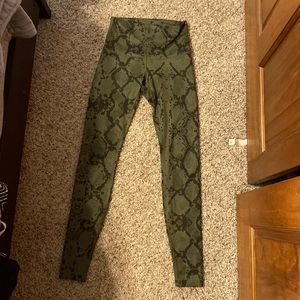 Lululemon size 6 leggings snakeskin print